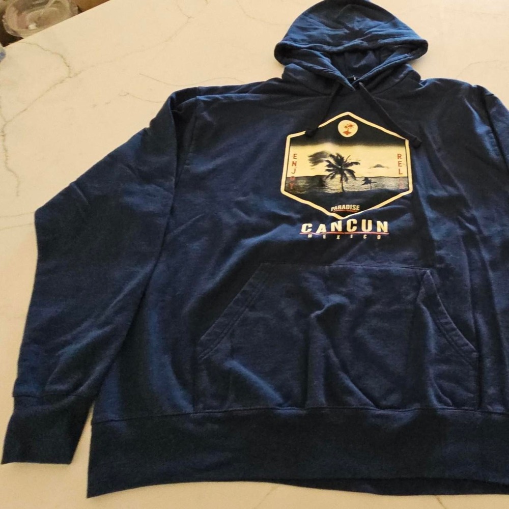 'Like new Cancun Sweatshirt, worn once. Unisex XL , Los Cinco Sols brand.Navy